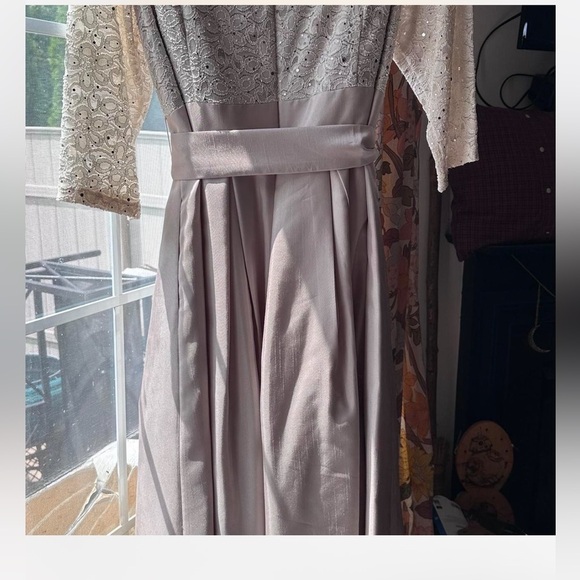 Elegant Champagne Lace and Shantung Evening Gown - Picture 8 of 8